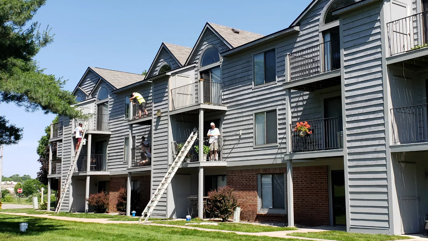 new look painting painting apartment exterior for facility maintenance painting